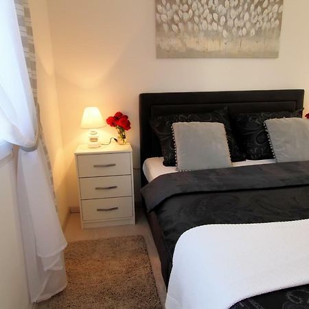 Appartement Apartman Ana à Otočac Extérieur photo