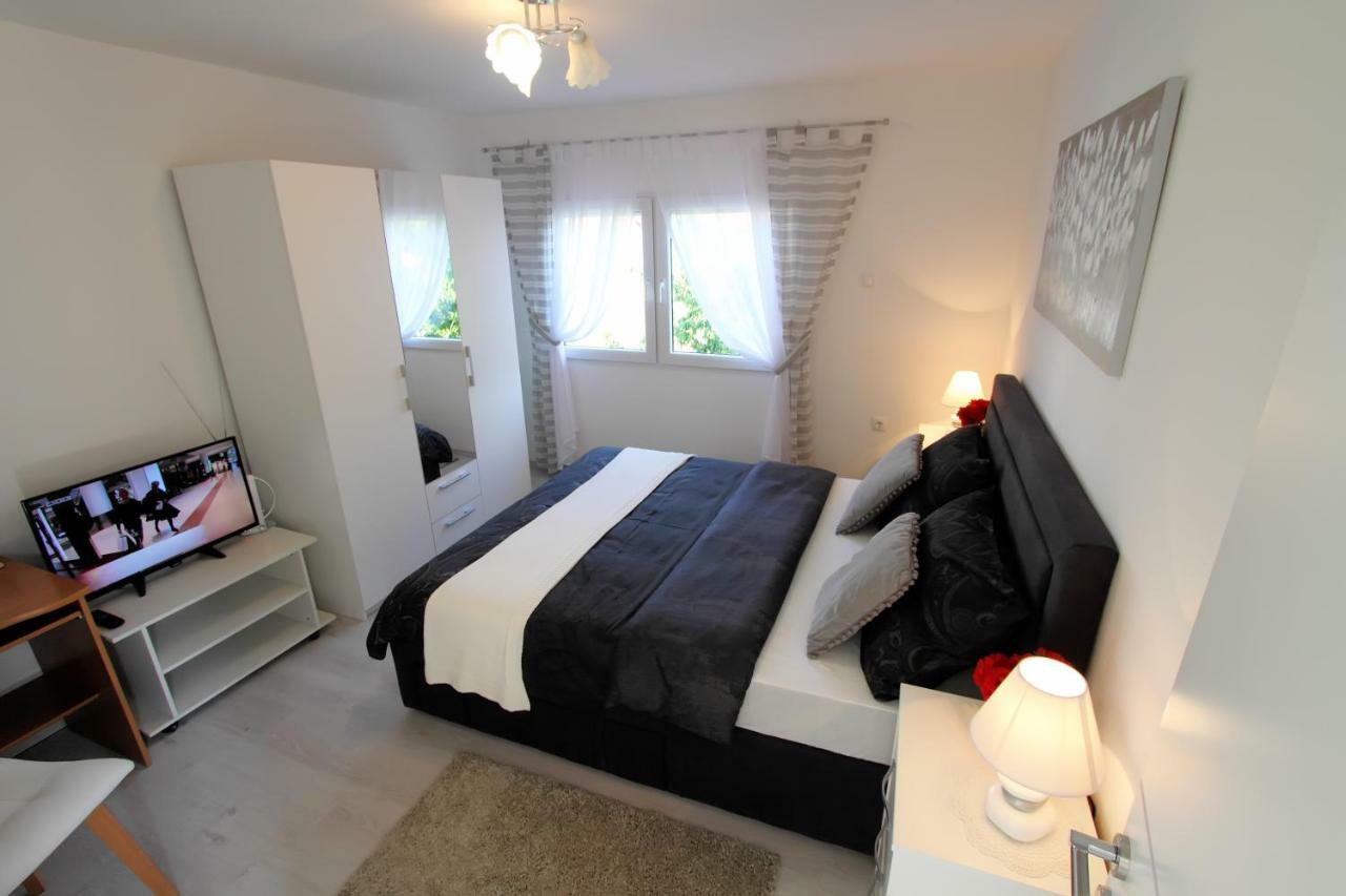 Appartement Apartman Ana à Otočac Extérieur photo