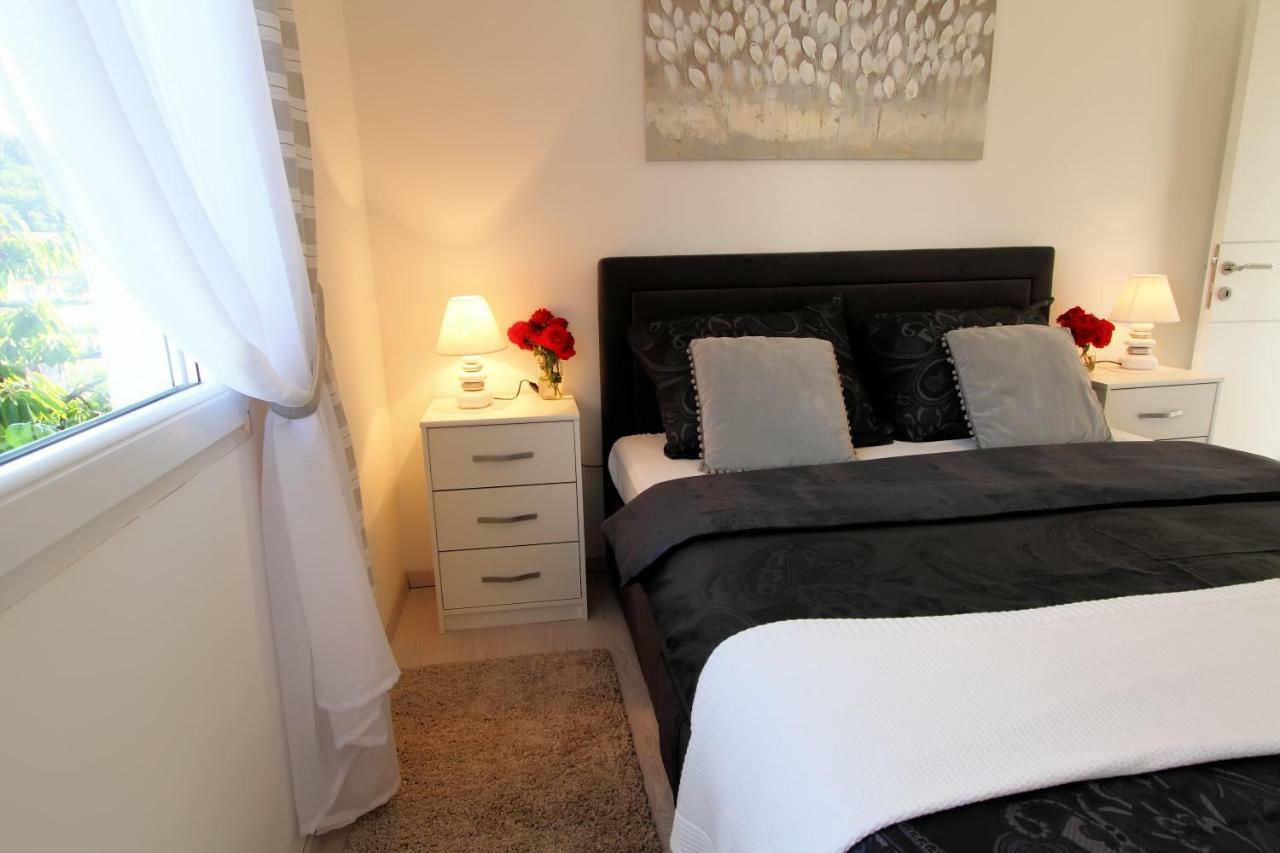 Appartement Apartman Ana à Otočac Extérieur photo