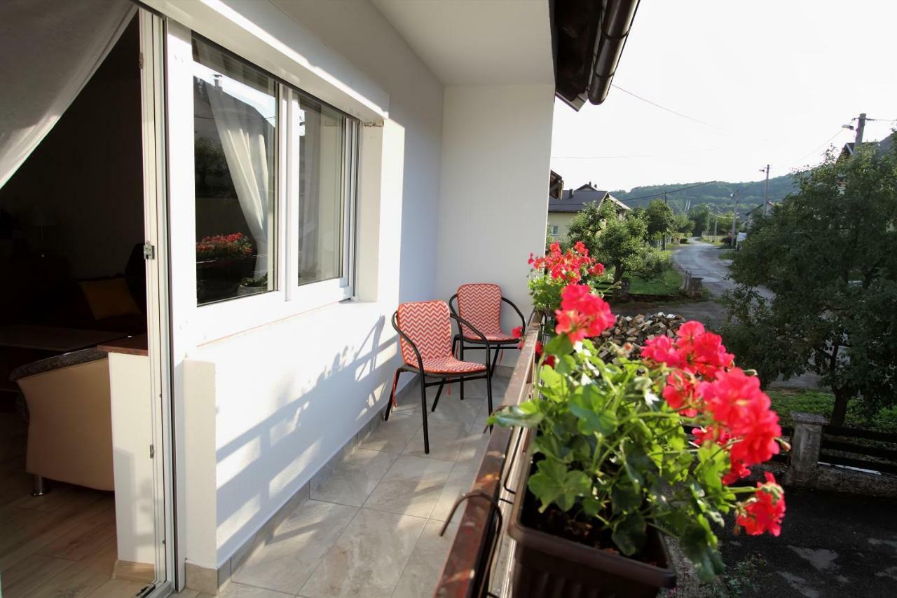 Appartement Apartman Ana à Otočac Extérieur photo