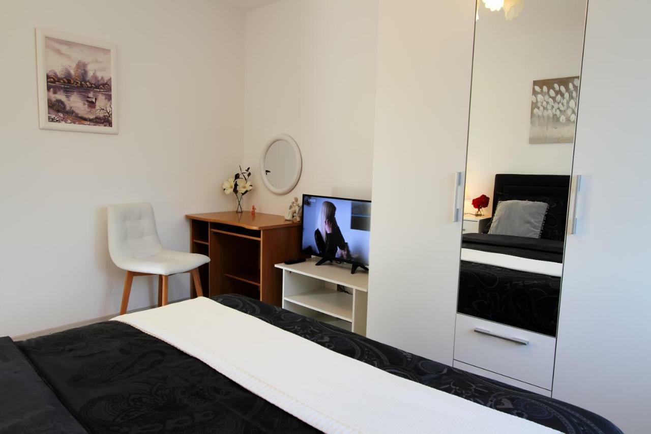 Appartement Apartman Ana à Otočac Extérieur photo