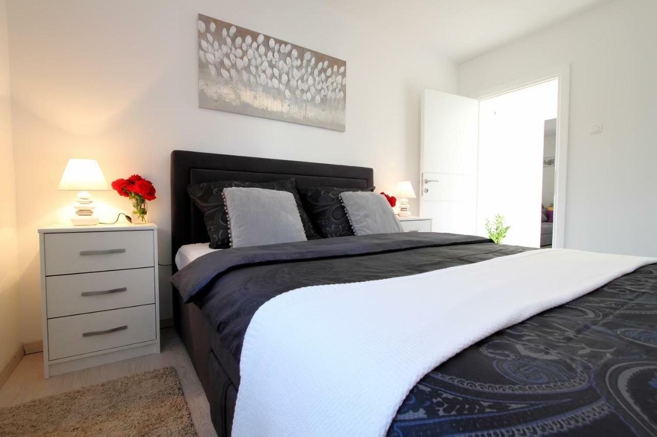 Appartement Apartman Ana à Otočac Extérieur photo