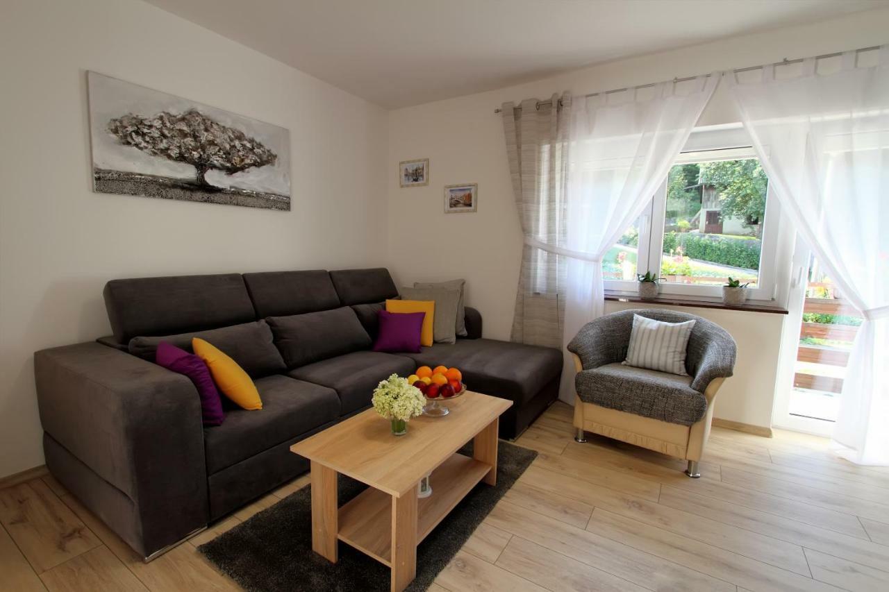 Appartement Apartman Ana à Otočac Extérieur photo