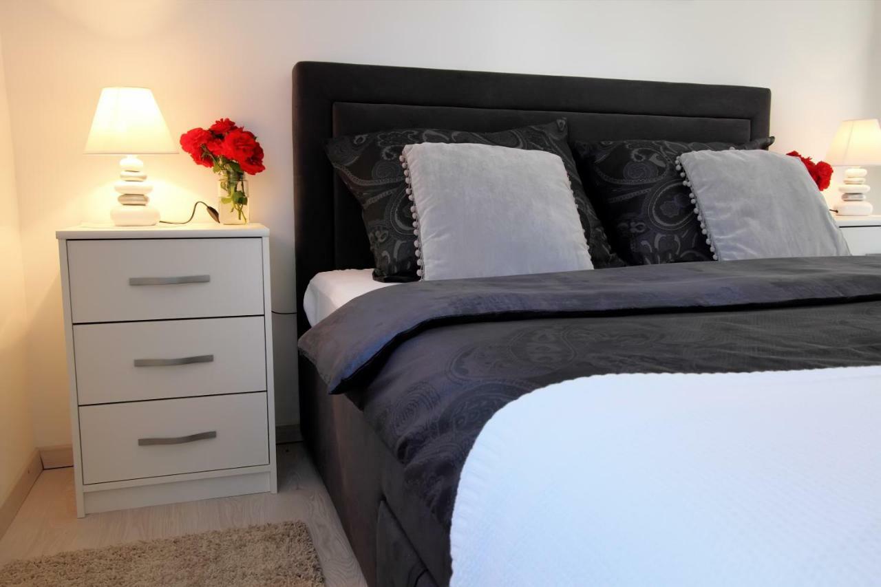 Appartement Apartman Ana à Otočac Extérieur photo