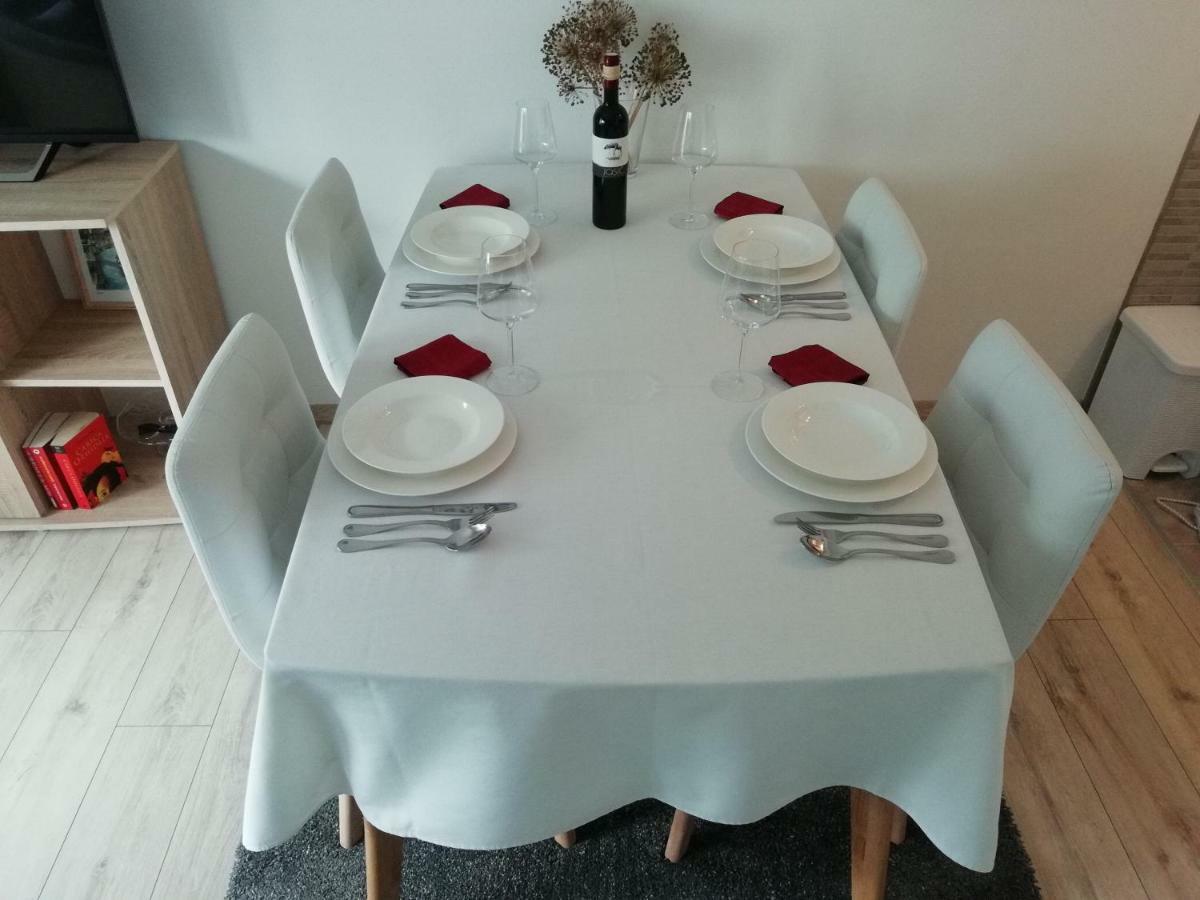 Appartement Apartman Ana à Otočac Extérieur photo